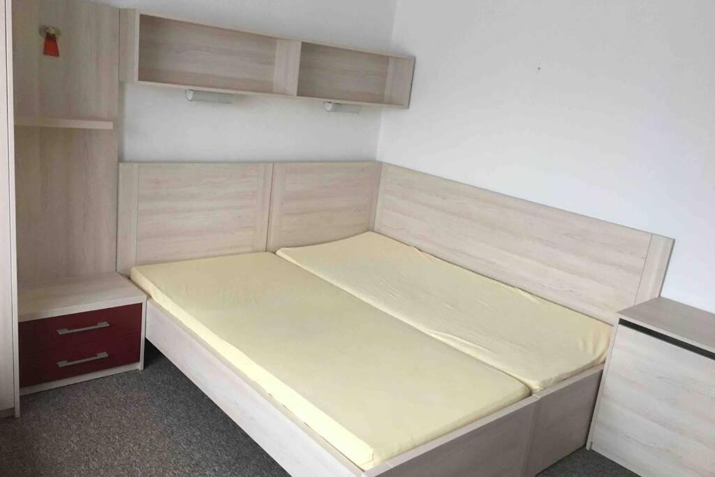 Family Apartment With Garden And Parking Spot Ceske Budejovice Exterior foto