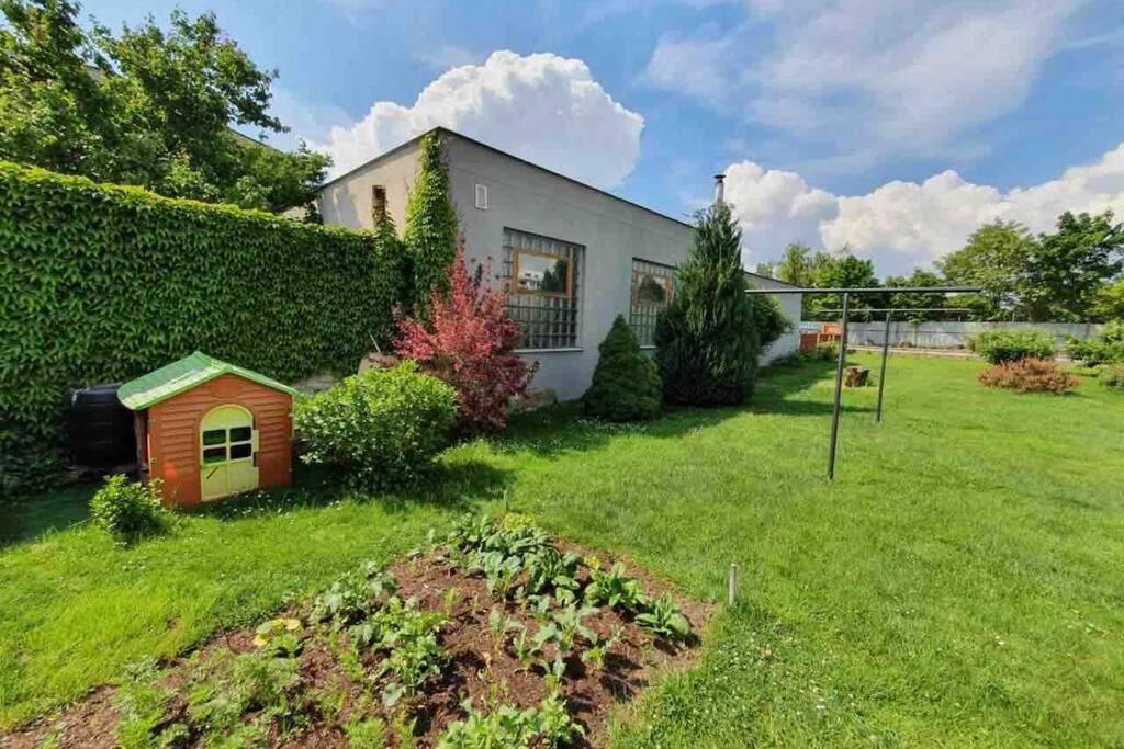 Family Apartment With Garden And Parking Spot Ceske Budejovice Exterior foto