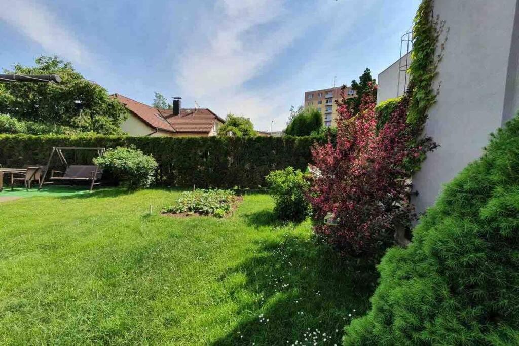 Family Apartment With Garden And Parking Spot Ceske Budejovice Exterior foto